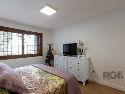 Casa à venda com 410m², 3 quartos, 3 suítes, 3 vagas no bairro Ipanema em Porto Alegre - Foto 53