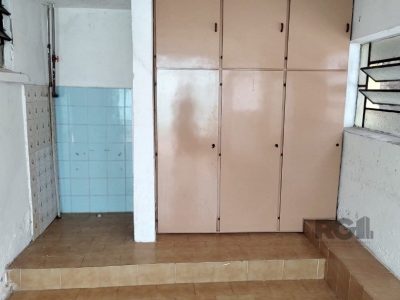 Casa à venda com 247m², 4 quartos, 4 vagas no bairro Partenon em Porto Alegre - Foto 10