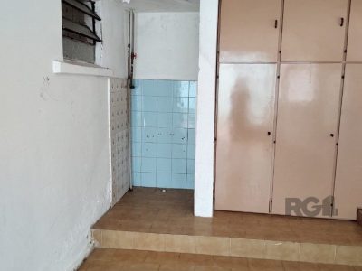 Casa à venda com 247m², 4 quartos, 4 vagas no bairro Partenon em Porto Alegre - Foto 13