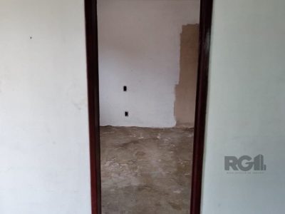 Casa à venda com 247m², 4 quartos, 4 vagas no bairro Partenon em Porto Alegre - Foto 22