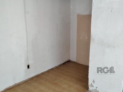 Casa à venda com 247m², 4 quartos, 4 vagas no bairro Partenon em Porto Alegre - Foto 31