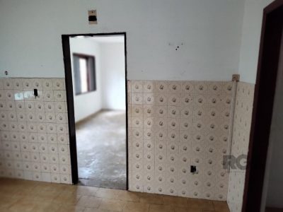 Casa à venda com 247m², 4 quartos, 4 vagas no bairro Partenon em Porto Alegre - Foto 35