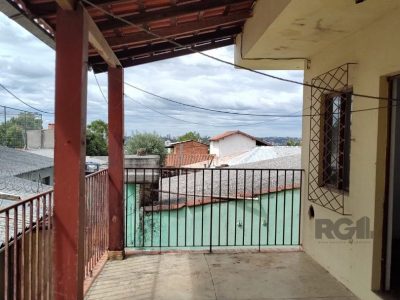 Casa à venda com 247m², 4 quartos, 4 vagas no bairro Partenon em Porto Alegre - Foto 2