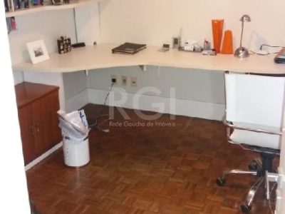 Casa à venda com 301m², 3 quartos, 2 vagas no bairro Jardim Lindóia em Porto Alegre - Foto 12