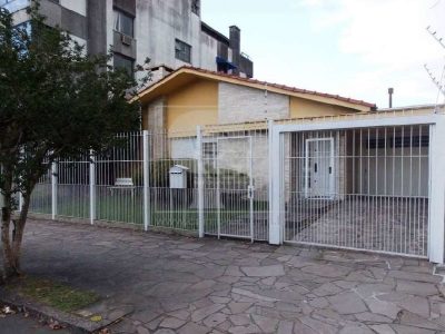 Casa à venda com 301m², 3 quartos, 2 vagas no bairro Jardim Lindóia em Porto Alegre - Foto 4