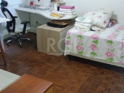 Casa à venda com 301m², 3 quartos, 2 vagas no bairro Jardim Lindóia em Porto Alegre - Foto 3