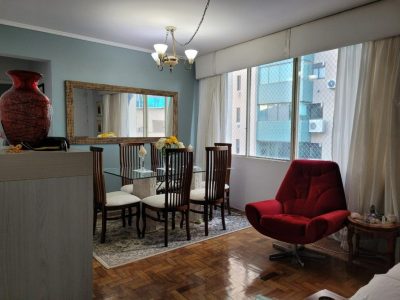 Apartamento à venda com 107m², 3 quartos, 1 suíte, 2 vagas no bairro São João em Porto Alegre - Foto 2