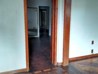 Casa à venda com 485m², 5 quartos, 1 suíte, 1 vaga no bairro Petrópolis em Porto Alegre - Foto 32