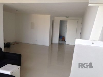 Apartamento à venda com 101m², 3 quartos, 1 suíte, 2 vagas no bairro Vila Ipiranga em Porto Alegre - Foto 4