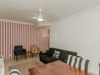 Apartamento à venda com 108m², 3 quartos, 1 suíte, 2 vagas no bairro Jardim Botânico em Porto Alegre - Foto 4