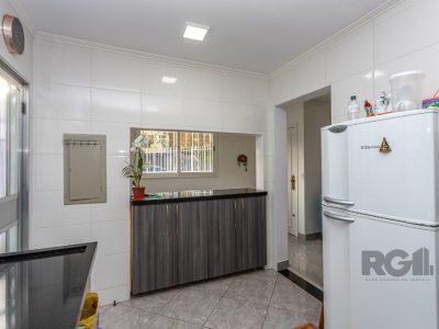 Casa à venda com 157m², 3 quartos, 1 suíte, 4 vagas no bairro Jardim do Salso em Porto Alegre - Foto 13