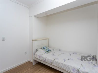 Casa à venda com 157m², 3 quartos, 1 suíte, 4 vagas no bairro Jardim do Salso em Porto Alegre - Foto 17