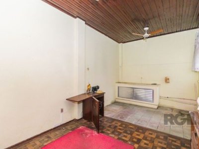 Casa à venda com 141m², 3 quartos, 2 vagas no bairro Rio Branco em Porto Alegre - Foto 12