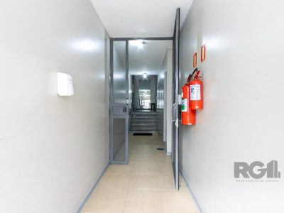 Apartamento à venda com 70m², 3 quartos no bairro Rio Branco em Porto Alegre - Foto 3