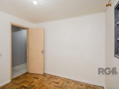 Casa à venda com 239m², 5 quartos, 1 suíte, 3 vagas no bairro Vila Ipiranga em Porto Alegre - Foto 25