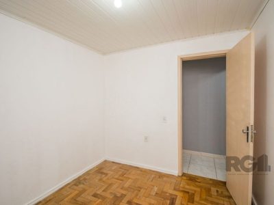 Casa à venda com 239m², 5 quartos, 1 suíte, 3 vagas no bairro Vila Ipiranga em Porto Alegre - Foto 26