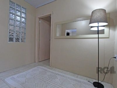 Casa à venda com 239m², 5 quartos, 1 suíte, 3 vagas no bairro Vila Ipiranga em Porto Alegre - Foto 8