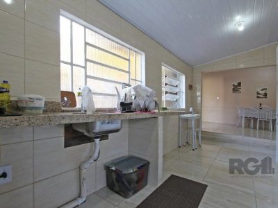 Casa à venda com 239m², 5 quartos, 1 suíte, 3 vagas no bairro Vila Ipiranga em Porto Alegre - Foto 7