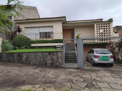 Casa à venda com 460m², 3 quartos, 3 vagas no bairro Três Figueiras em Porto Alegre - Foto 2