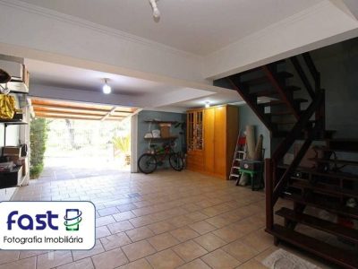 Casa à venda com 199m², 3 quartos, 1 suíte, 2 vagas no bairro Vila Ipiranga em Porto Alegre - Foto 8