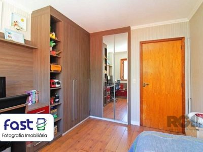 Casa à venda com 199m², 3 quartos, 1 suíte, 2 vagas no bairro Vila Ipiranga em Porto Alegre - Foto 13