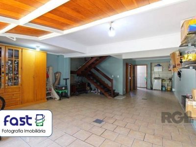 Casa à venda com 199m², 3 quartos, 1 suíte, 2 vagas no bairro Vila Ipiranga em Porto Alegre - Foto 33