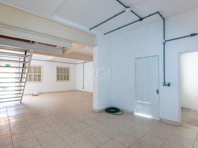 Casa à venda com 232m², 3 quartos, 2 vagas no bairro Navegantes em Porto Alegre - Foto 6