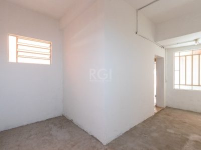 Casa à venda com 232m², 3 quartos, 2 vagas no bairro Navegantes em Porto Alegre - Foto 11