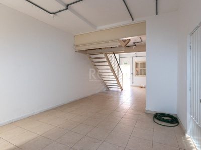 Casa à venda com 232m², 3 quartos, 2 vagas no bairro Navegantes em Porto Alegre - Foto 12