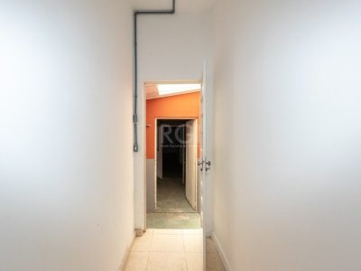 Casa à venda com 232m², 3 quartos, 2 vagas no bairro Navegantes em Porto Alegre - Foto 13