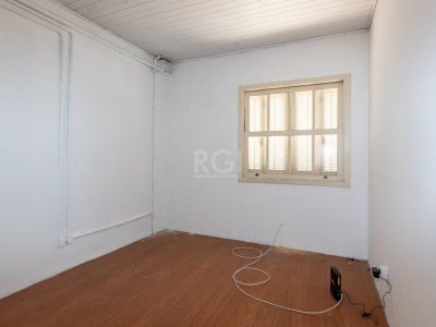 Casa à venda com 232m², 3 quartos, 2 vagas no bairro Navegantes em Porto Alegre - Foto 24