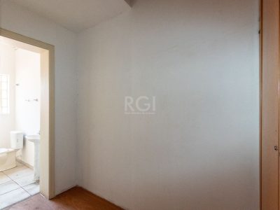 Casa à venda com 232m², 3 quartos, 2 vagas no bairro Navegantes em Porto Alegre - Foto 33