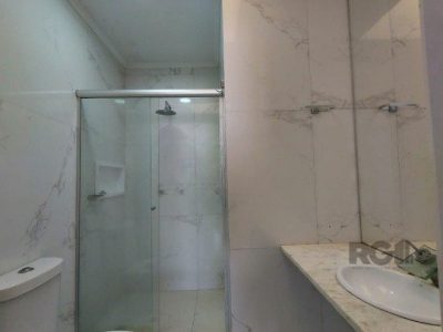 Casa à venda com 154m², 3 quartos, 1 suíte, 2 vagas no bairro Ipanema em Porto Alegre - Foto 9