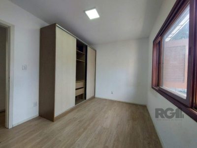 Casa à venda com 154m², 3 quartos, 1 suíte, 2 vagas no bairro Ipanema em Porto Alegre - Foto 18