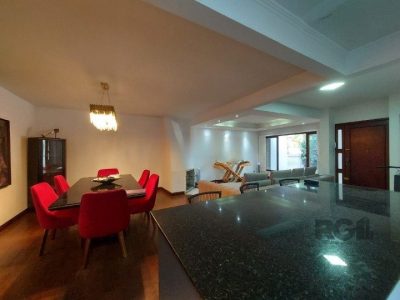 Casa à venda com 154m², 3 quartos, 1 suíte, 2 vagas no bairro Ipanema em Porto Alegre - Foto 11