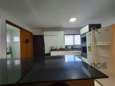 Casa à venda com 154m², 3 quartos, 1 suíte, 2 vagas no bairro Ipanema em Porto Alegre - Foto 15