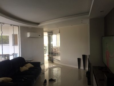 Sobrado à venda com 470m², 3 quartos, 2 suítes, 4 vagas no bairro Santo Antônio em Porto Alegre - Foto 3