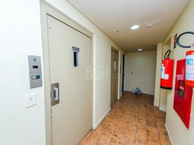 Apartamento à venda com 72m², 2 quartos, 1 suíte, 1 vaga no bairro Mont Serrat em Porto Alegre - Foto 13