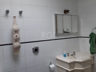 Casa à venda com 150m², 3 quartos, 1 suíte, 2 vagas no bairro Ipanema em Porto Alegre - Foto 10