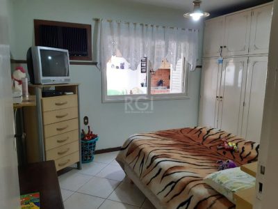 Casa à venda com 150m², 3 quartos, 1 suíte, 2 vagas no bairro Ipanema em Porto Alegre - Foto 8