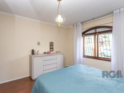 Casa à venda com 147m², 3 quartos, 1 suíte, 3 vagas no bairro Vila Ipiranga em Porto Alegre - Foto 24