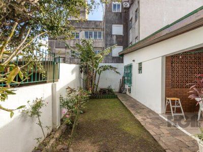 Casa à venda com 147m², 3 quartos, 1 suíte, 3 vagas no bairro Vila Ipiranga em Porto Alegre - Foto 32