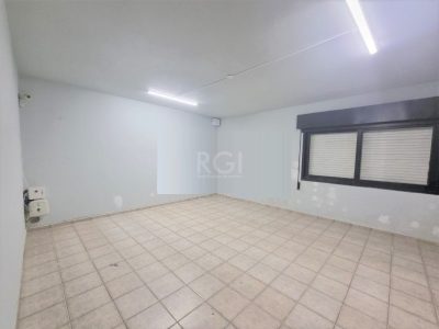 Casa à venda com 300m², 4 quartos, 2 suítes, 4 vagas no bairro Higienópolis em Porto Alegre - Foto 14