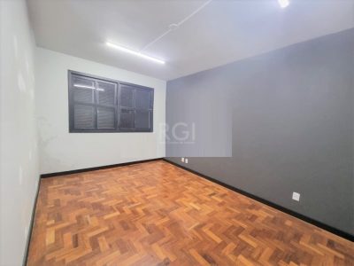 Casa à venda com 300m², 4 quartos, 2 suítes, 4 vagas no bairro Higienópolis em Porto Alegre - Foto 22