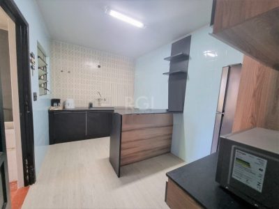 Casa à venda com 300m², 4 quartos, 2 suítes, 4 vagas no bairro Higienópolis em Porto Alegre - Foto 12