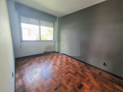 Casa à venda com 300m², 4 quartos, 2 suítes, 4 vagas no bairro Higienópolis em Porto Alegre - Foto 25