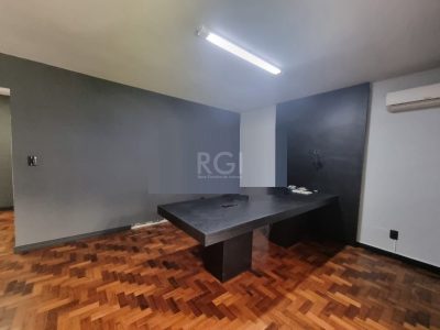 Casa à venda com 300m², 4 quartos, 2 suítes, 4 vagas no bairro Higienópolis em Porto Alegre - Foto 8