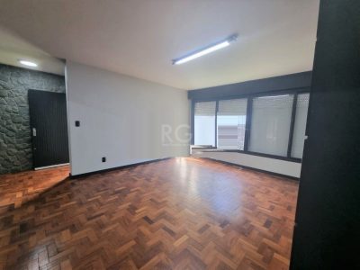 Casa à venda com 300m², 4 quartos, 2 suítes, 4 vagas no bairro Higienópolis em Porto Alegre - Foto 26