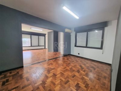 Casa à venda com 300m², 4 quartos, 2 suítes, 4 vagas no bairro Higienópolis em Porto Alegre - Foto 3