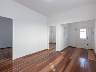 Casa à venda com 180m², 3 quartos, 3 vagas no bairro Medianeira em Porto Alegre - Foto 6